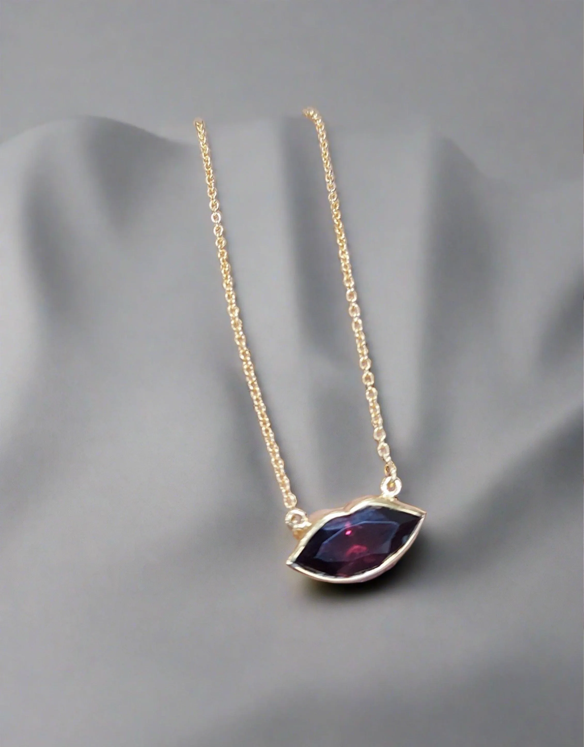 18k Gold Garnet Necklace Chain - Lips Shape Pendant