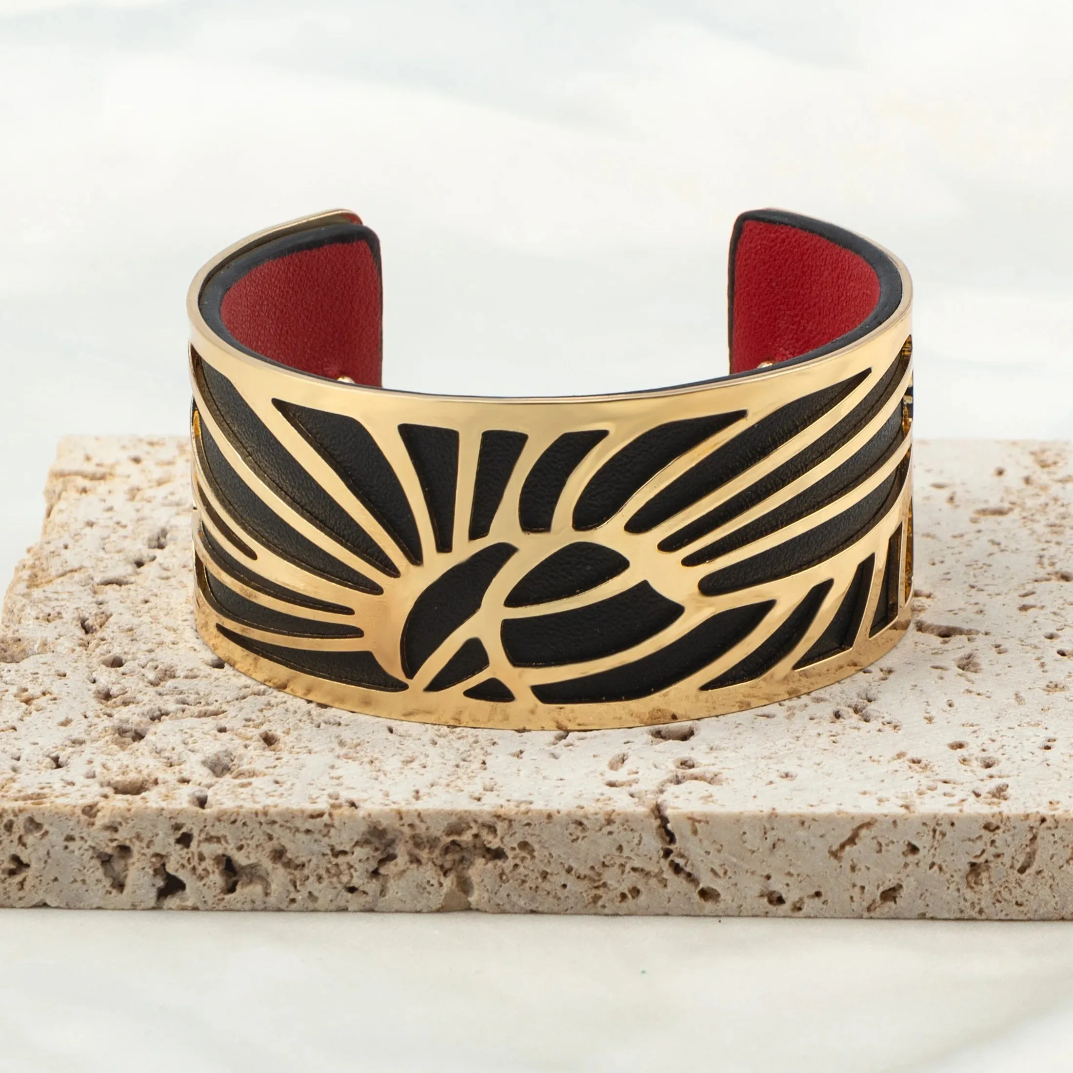 Bracelet hypoallergénique au design graphique moderne & coloré en acier inoxydable (4 coloris/finition argent ou or)
