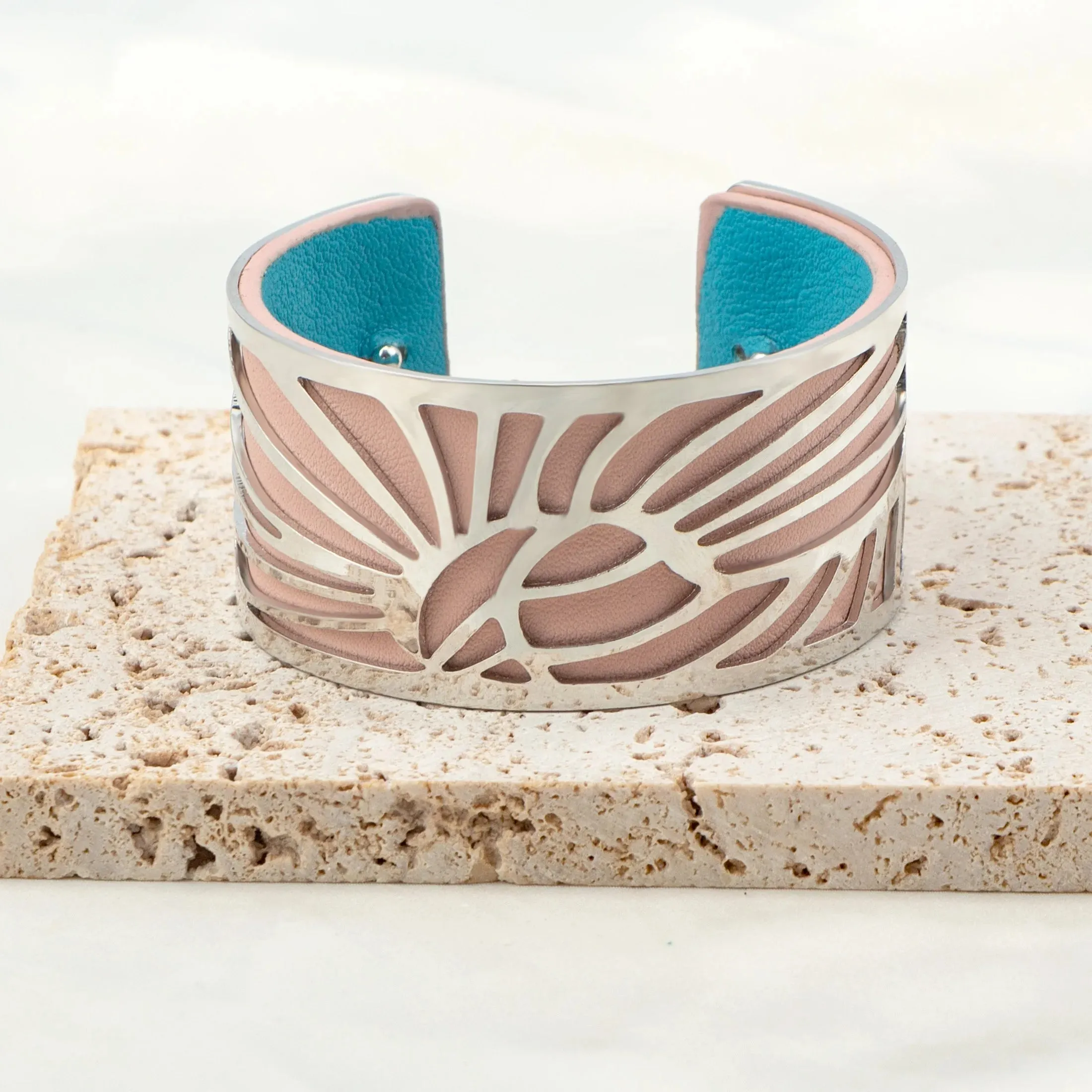 Bracelet hypoallergénique au design graphique moderne & coloré en acier inoxydable (4 coloris/finition argent ou or)