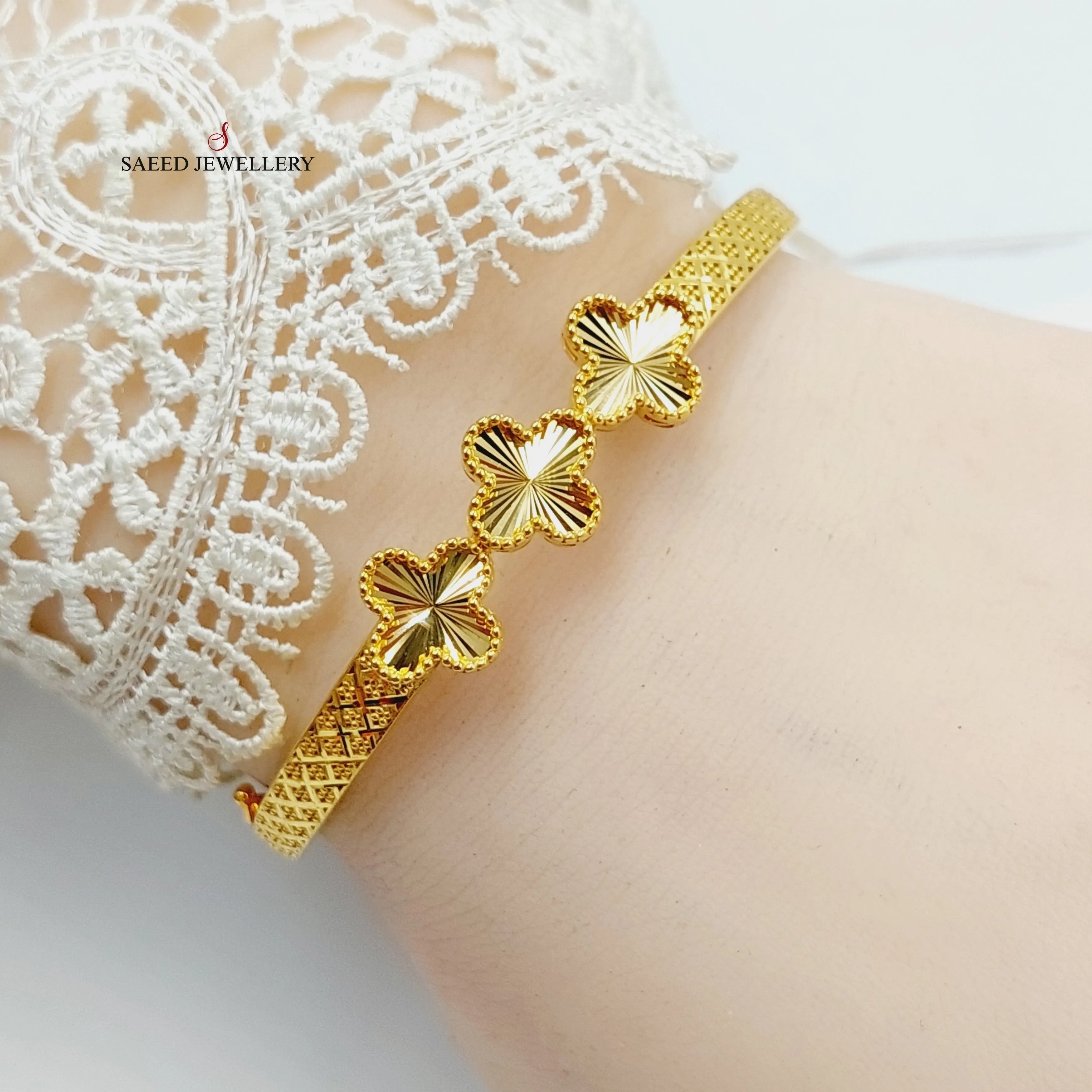 Deluxe Clover Bangle Bracelet