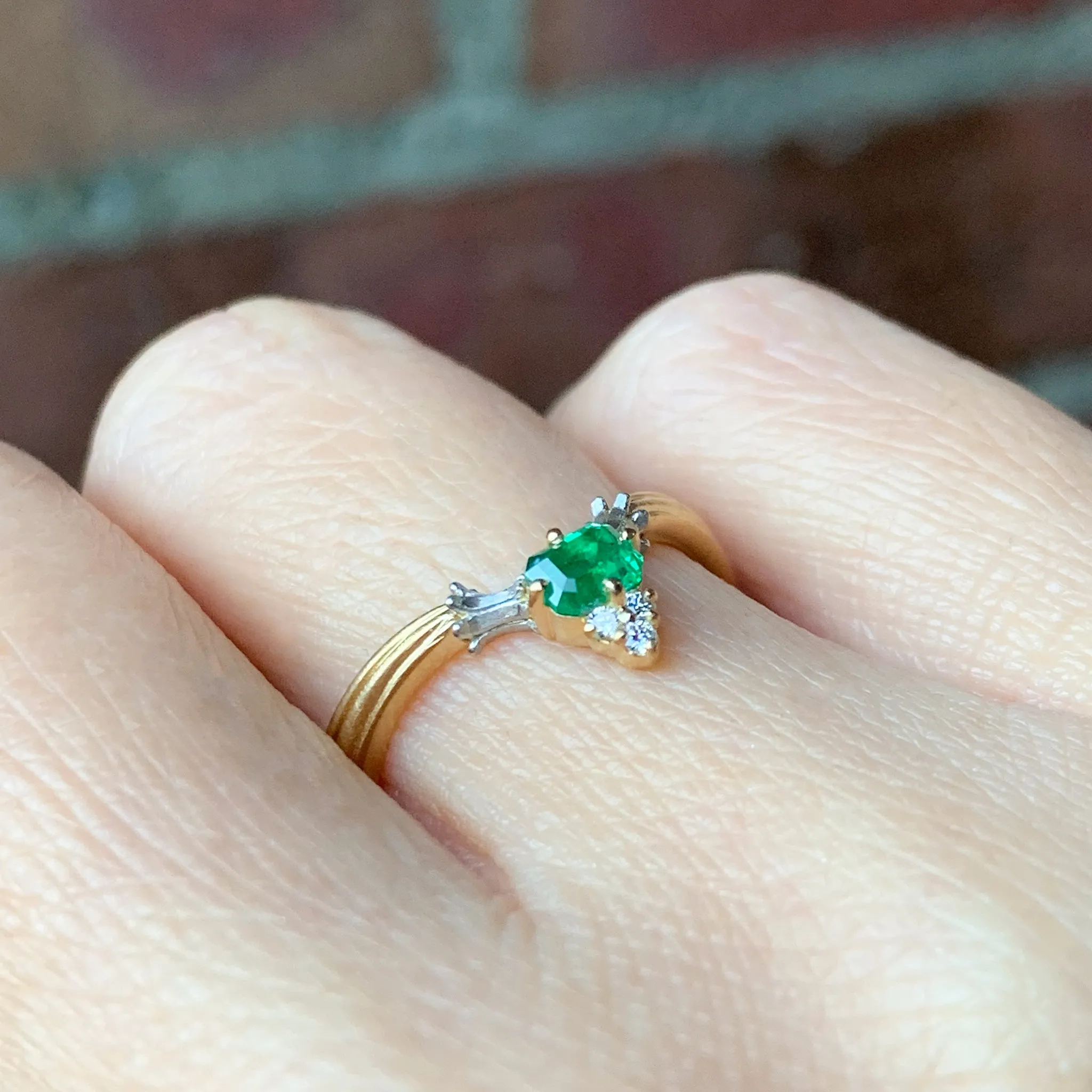 grace line tiara ring エメラルドティアラリング