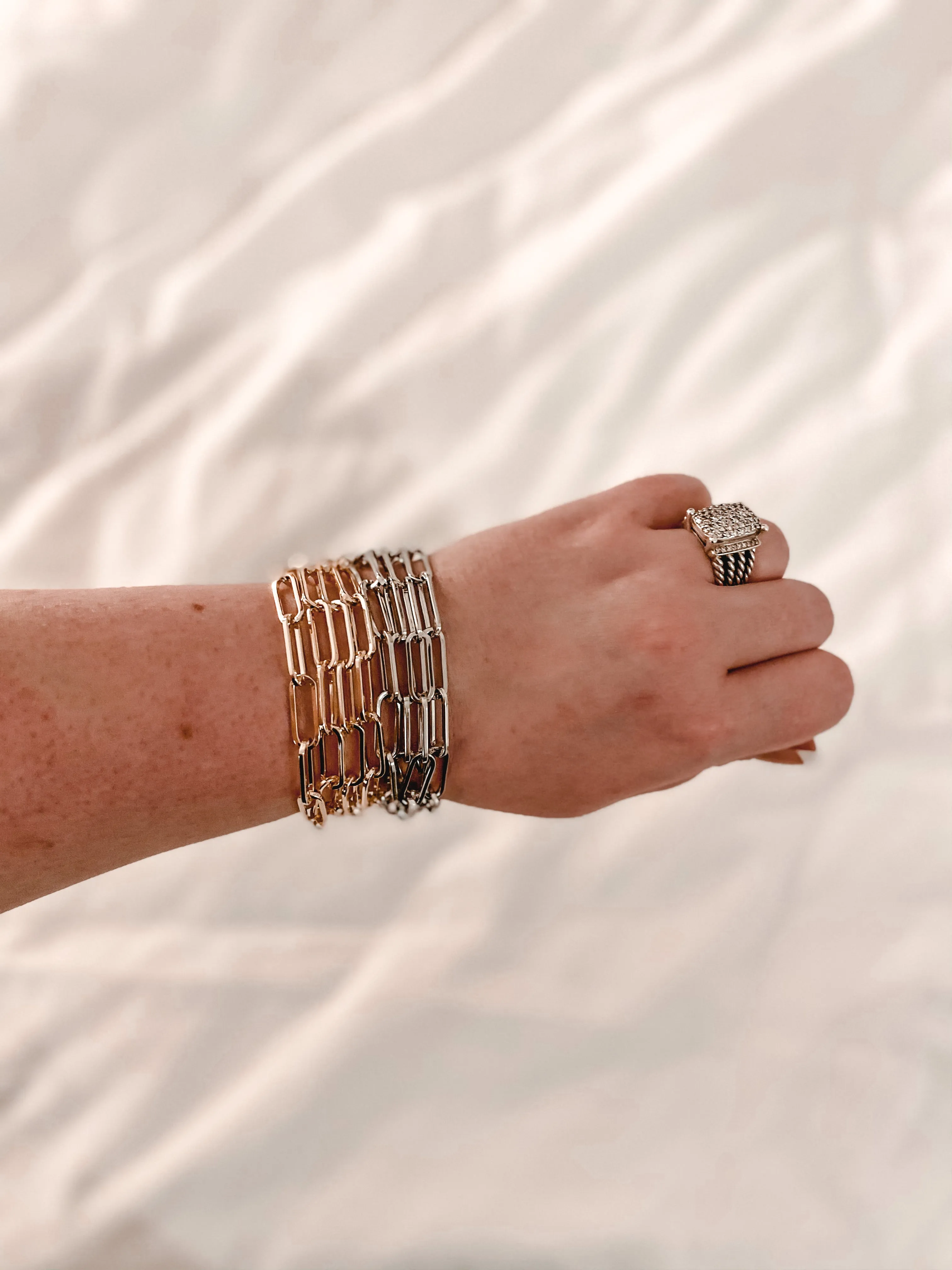 MAGNETIC CHAIN BRACELET STACKS