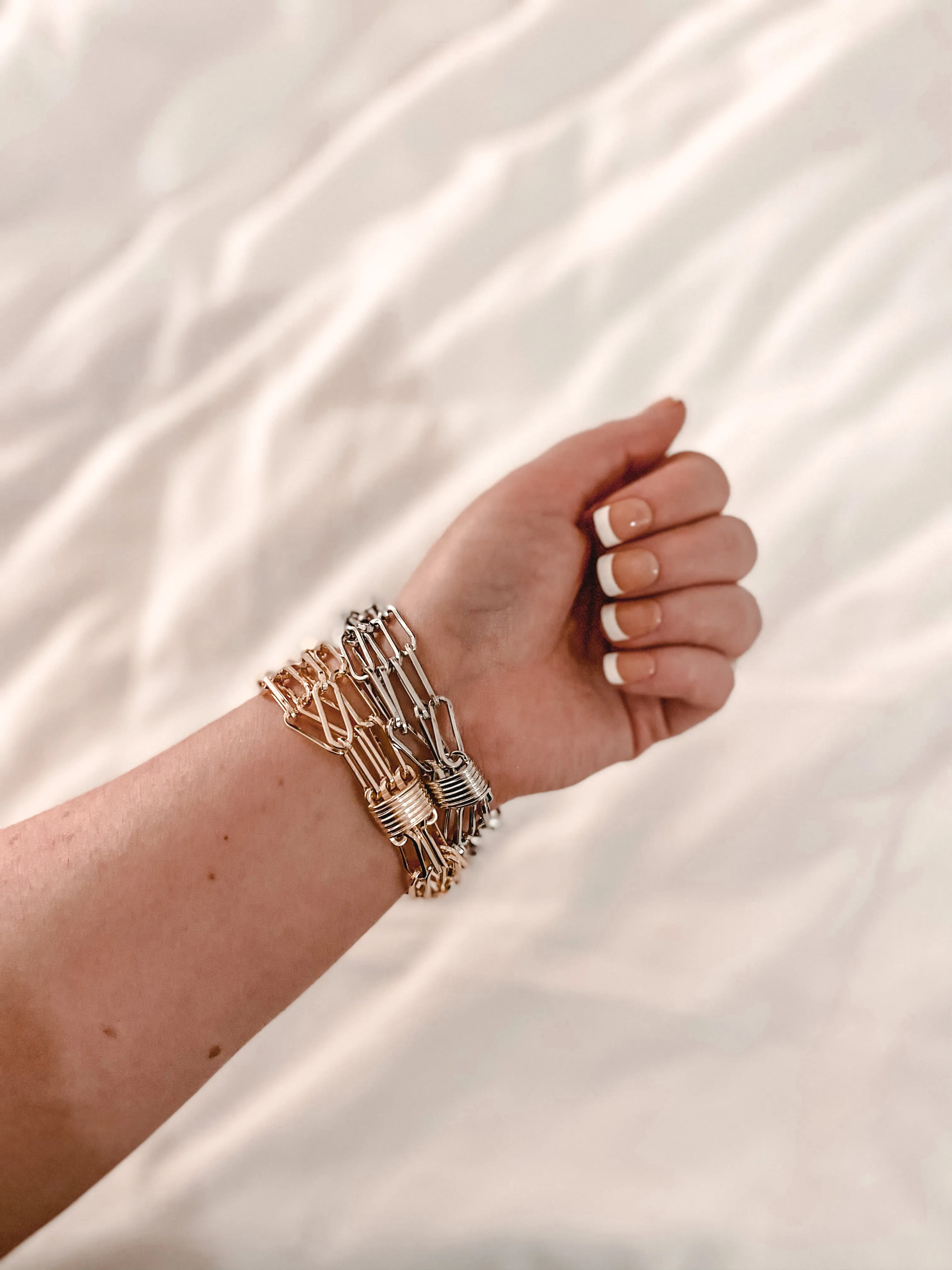 MAGNETIC CHAIN BRACELET STACKS