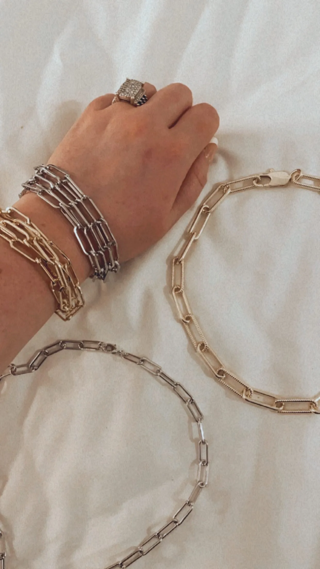 MAGNETIC CHAIN BRACELET STACKS