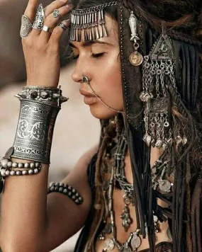 Super Long Gypsy Metal Cuff With Beautiful Design Silver Tone Gauntlet Boho Bracelet