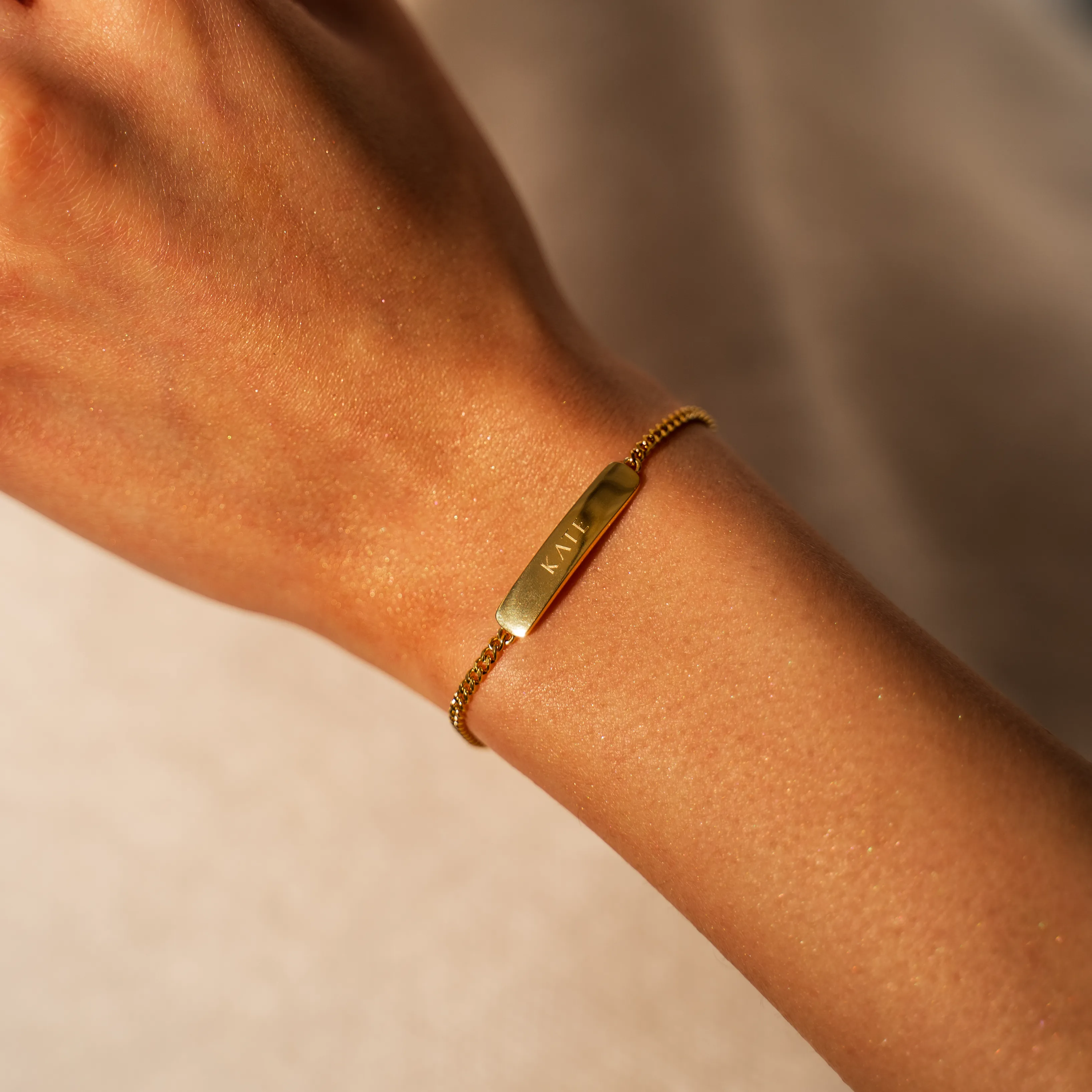 The Engraved Bracelet Gold