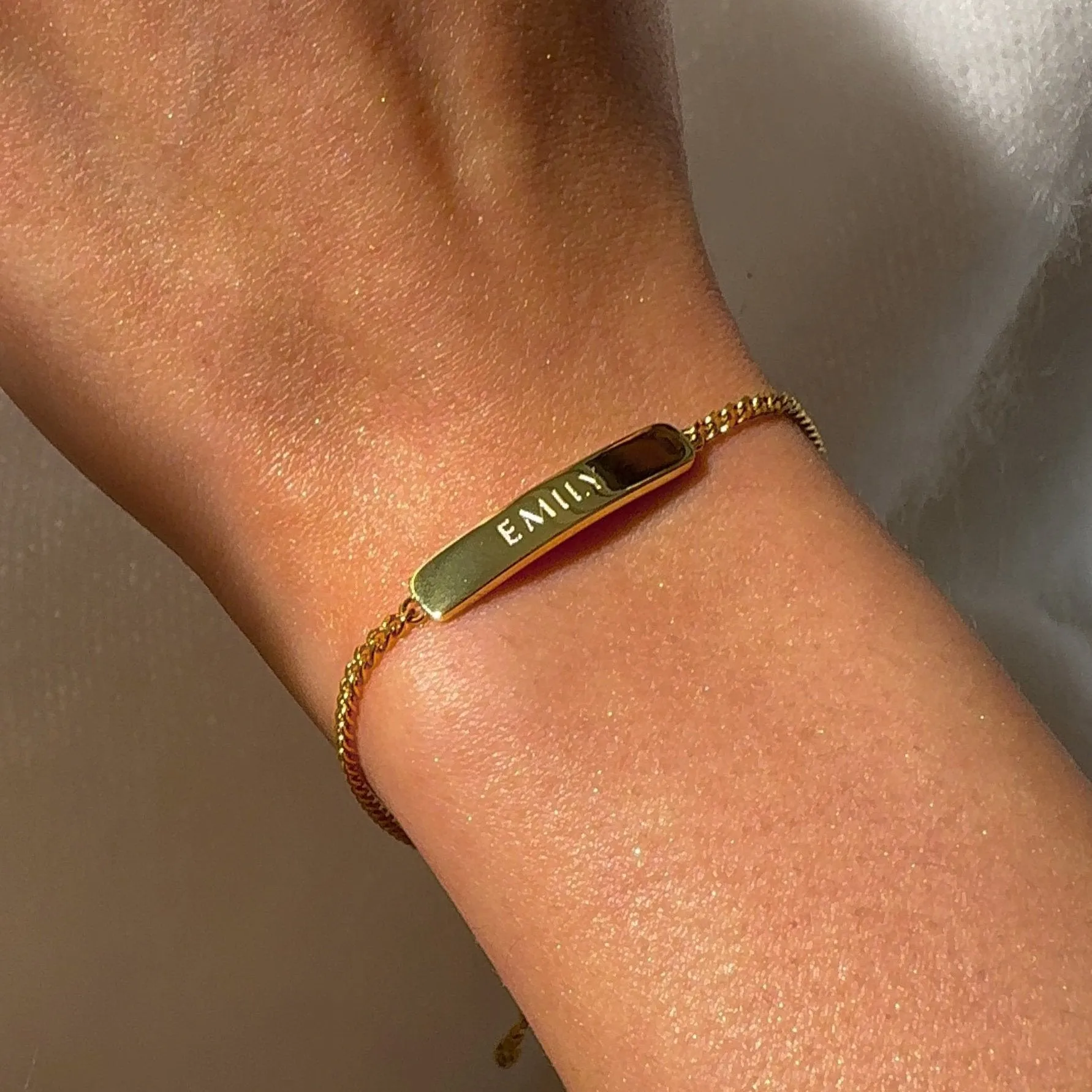 The Engraved Bracelet Gold