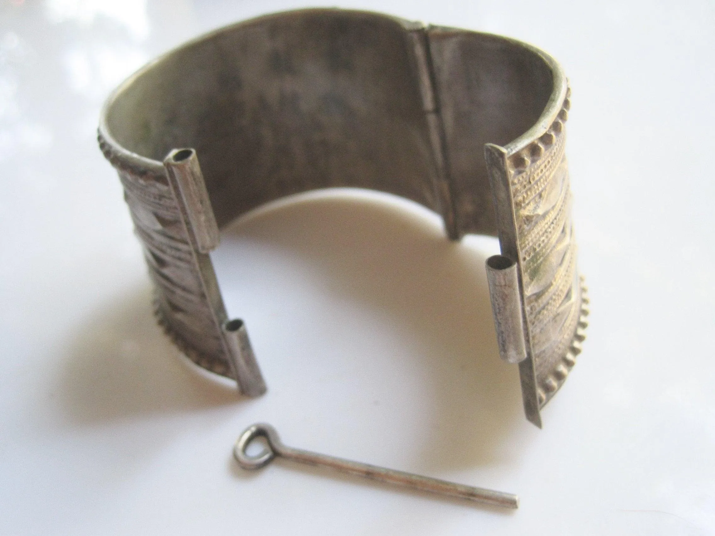 Vintage Tribal Indian Silver Bracelet with Hinge