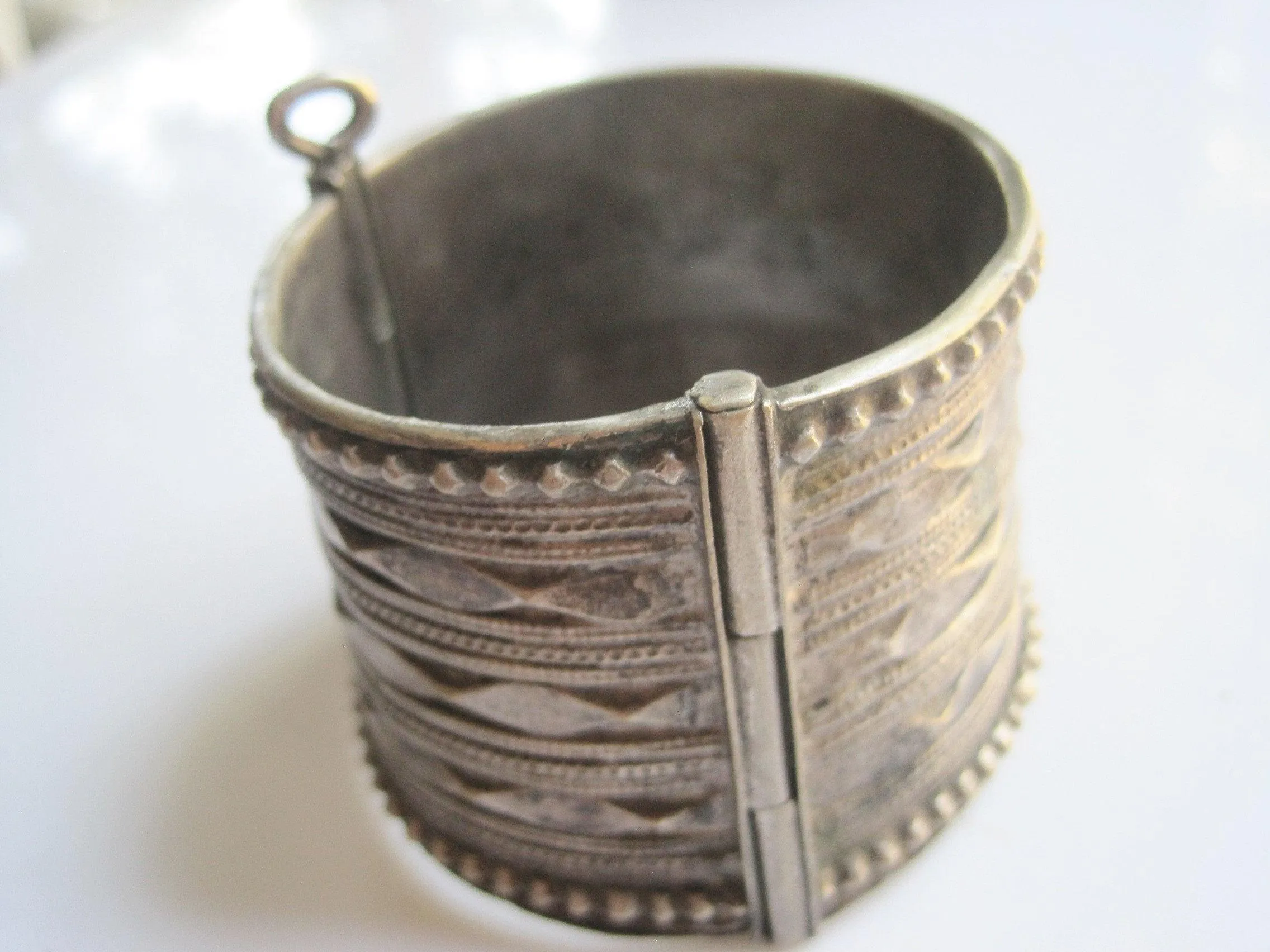 Vintage Tribal Indian Silver Bracelet with Hinge