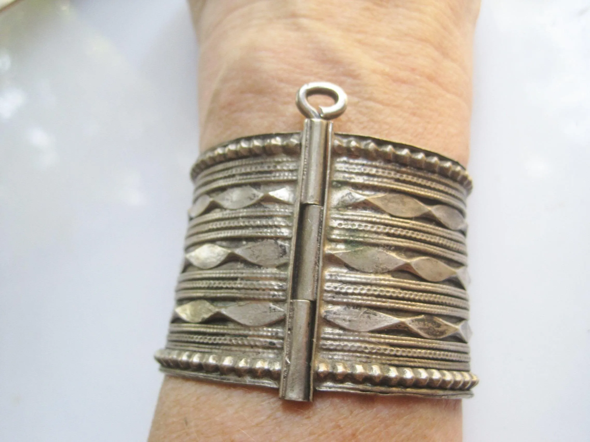 Vintage Tribal Indian Silver Bracelet with Hinge
